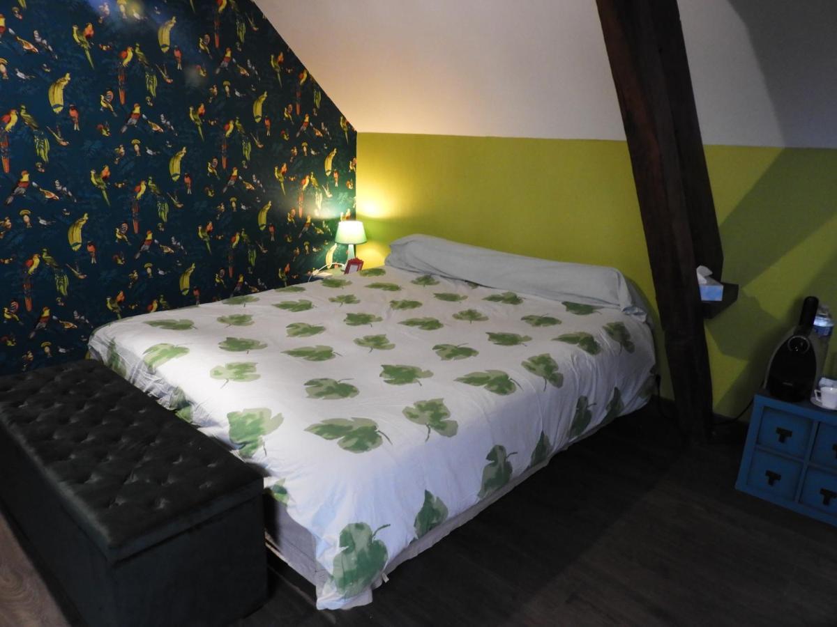Bed and Breakfast L'Ecrin Du Val De Sambre Мобёж Экстерьер фото