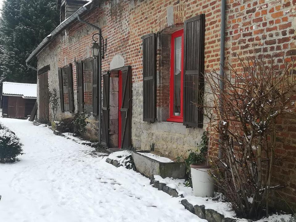 Bed and Breakfast L'Ecrin Du Val De Sambre Мобёж Экстерьер фото